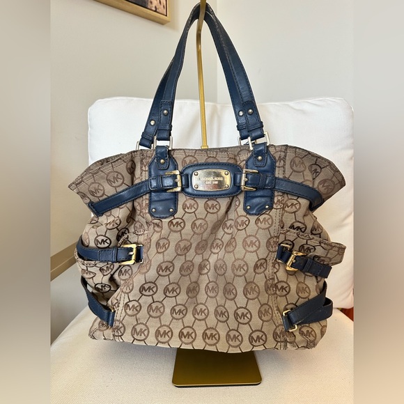 MICHAEL Michael Kors Navy Beige Signature Canvas and Leather Gansevoort Tote